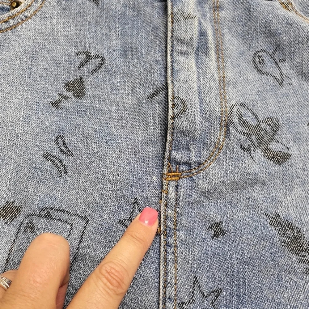 BDG Urban Outfitters Notched Graffiti Denim Mini Skirt Sz M - Picture 13 of 14